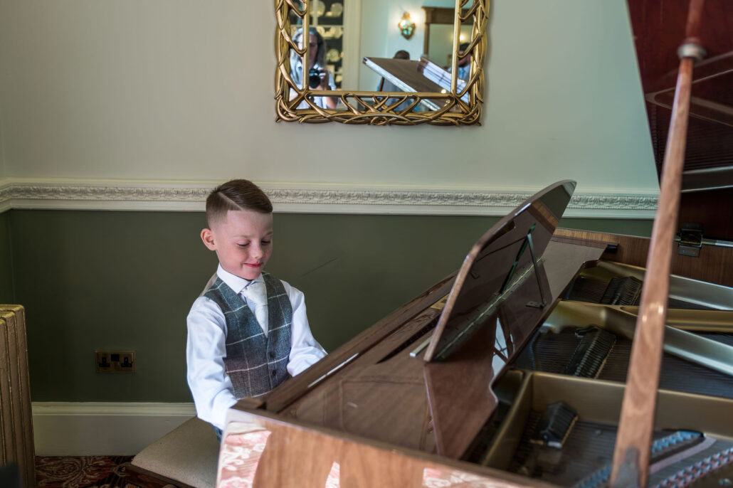 Wedding Photography UK Wide 047 AMPC Clearwell Castle Wedding Photography Bristol Wedding Photographer518 AMPC Clearwell Castle Bristol Wedding Photographer AM89731 col col