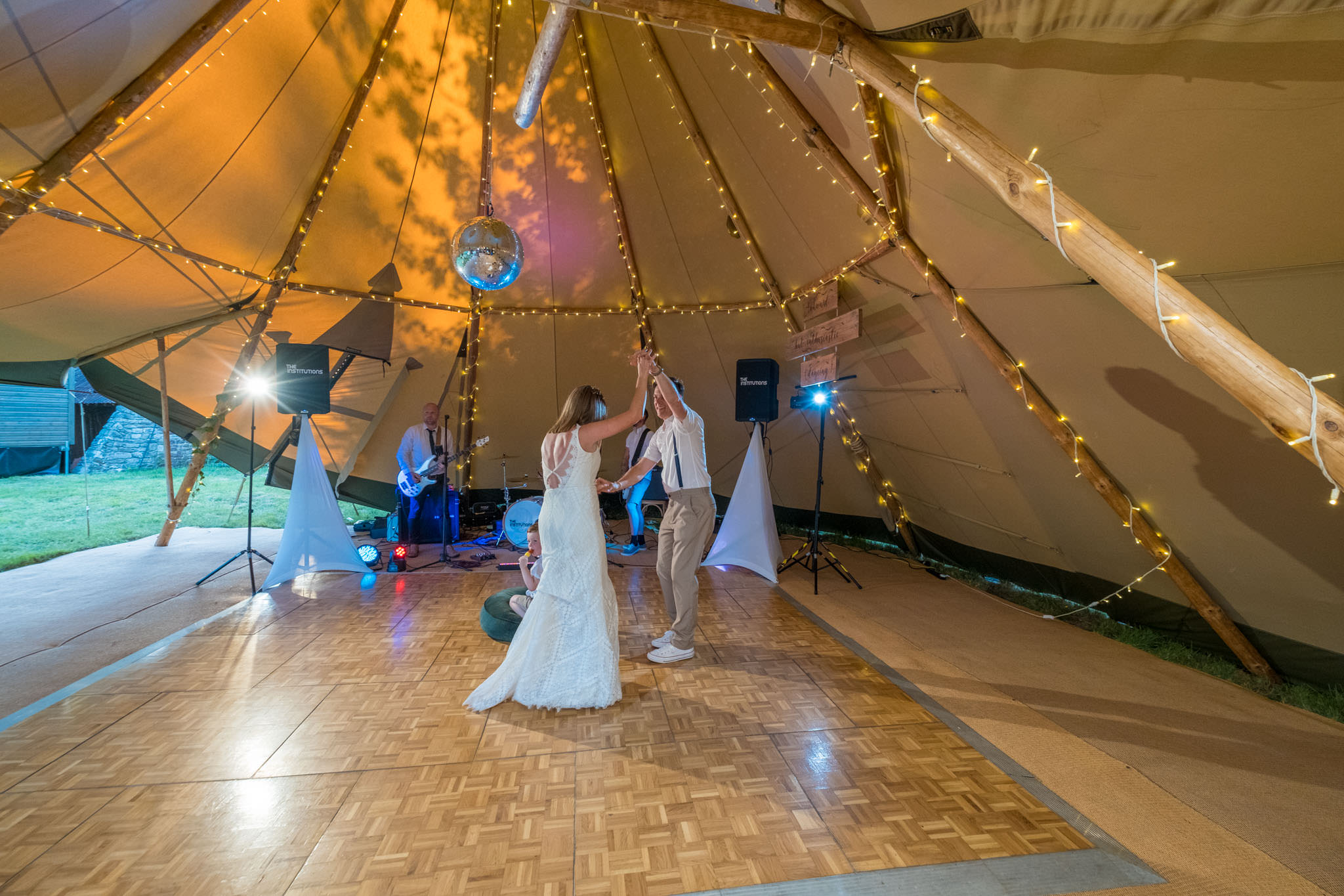 063-AMP(C)-Festival Wedding Photographs – Festival Wedding Photography – Bristol Wedding Photographer-_AM90922-Col Festival Wedding Photographs – Festival Wedding Photography – Bristol Wedding Photographer-