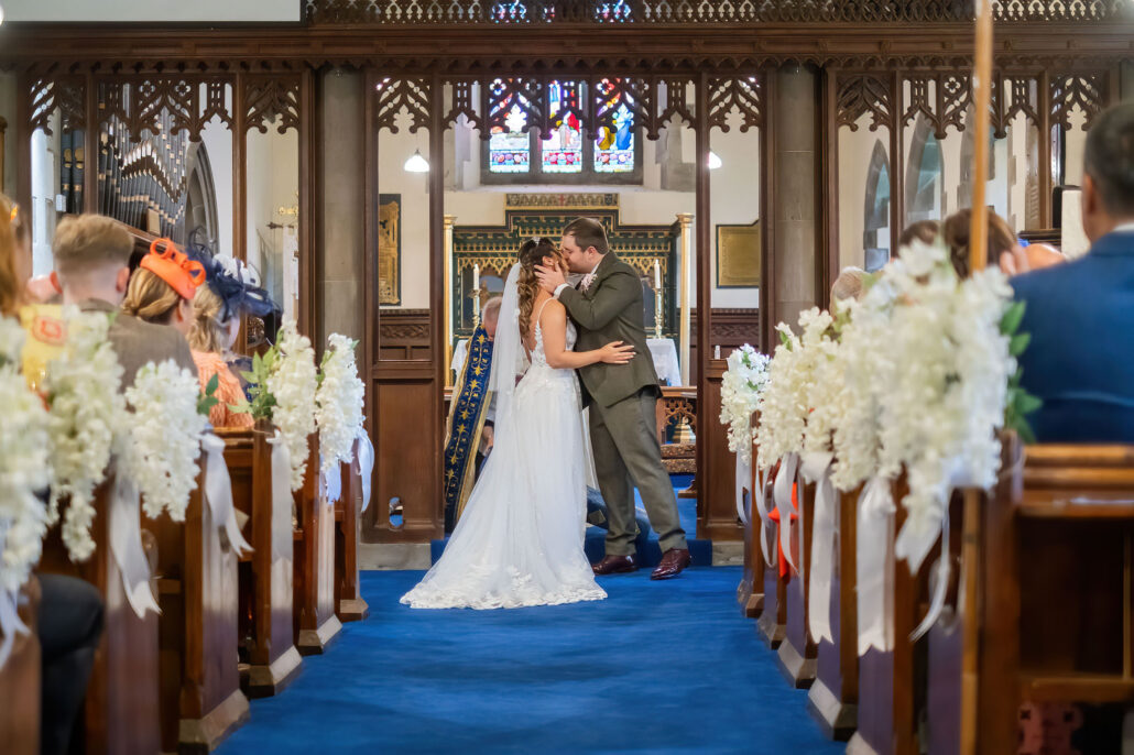 Wedding Photography UK Wide Tredegar Park Golf Club with Sarah & Will by Andrew Miller Photography 28 Wedding Photography UK Wide 028 AMPC Tredegar Park Golf Club Bristol Wedding Photographer AM076656 Col DeNoiseAI standard