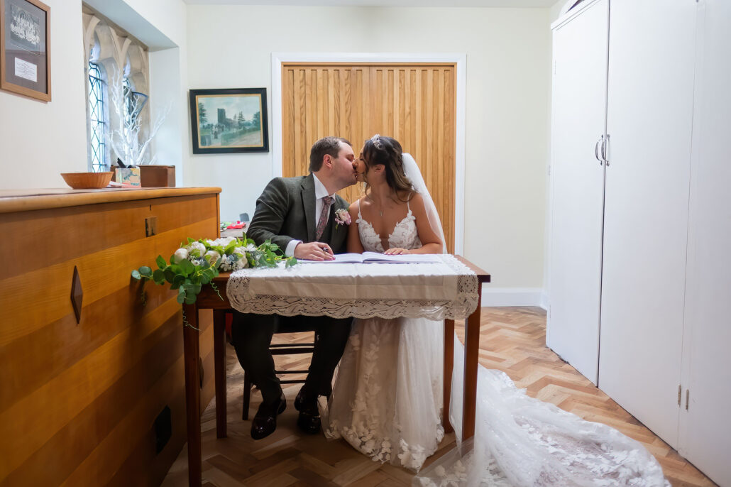 Wedding Photography UK Wide Tredegar Park Golf Club with Sarah & Will by Andrew Miller Photography 31 Wedding Photography UK Wide 031 AMPC Tredegar Park Golf Club Bristol Wedding Photographer AMP10386 Col DeNoiseAI standard